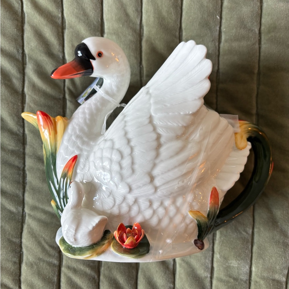 CornerRuby Swan & Lotus Flower Pitcher